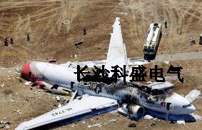 網(wǎng)友震驚：飛機(jī)也會(huì)遭雷擊么？氣象專家出來(lái)說(shuō)話了