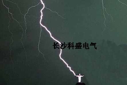 巴西號稱全球閃電次數最多的國家，當遇到這個城市，就只能認慫